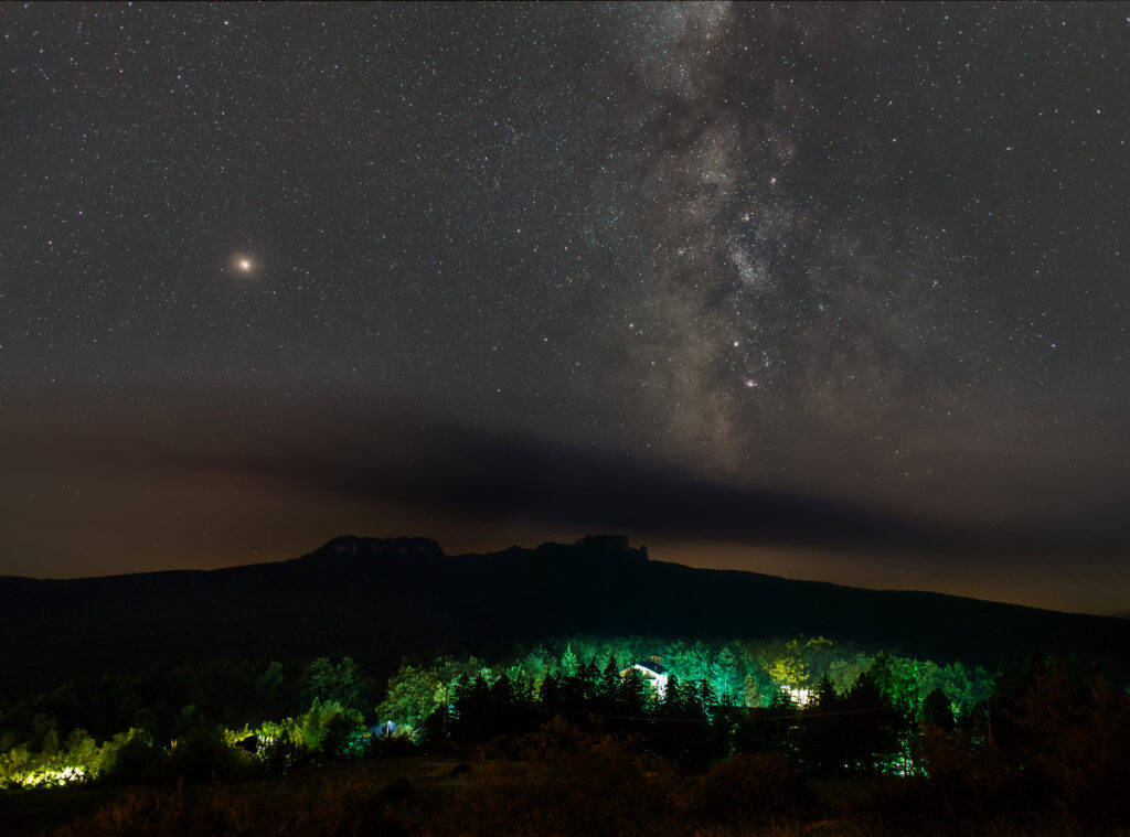 La Via Lattea sopra i Sassi Simone e Simoncello