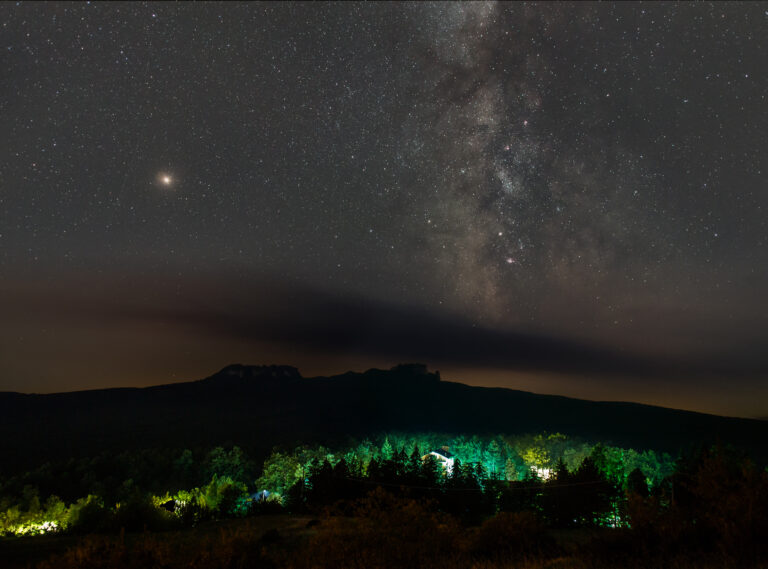 La Via Lattea sopra i Sassi Simone e Simoncello
