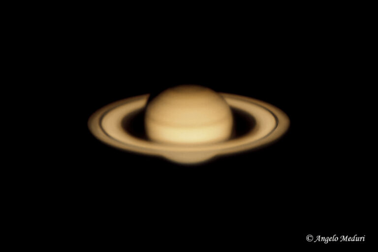 Saturno con i suoi anelli