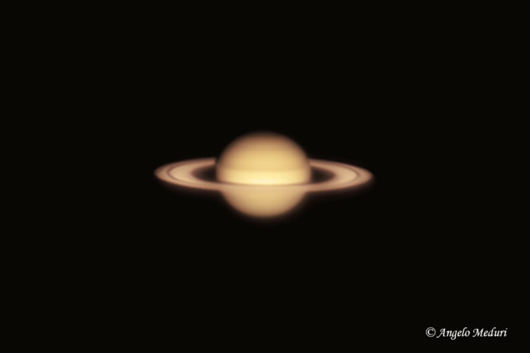 Saturno con i suoi anelli