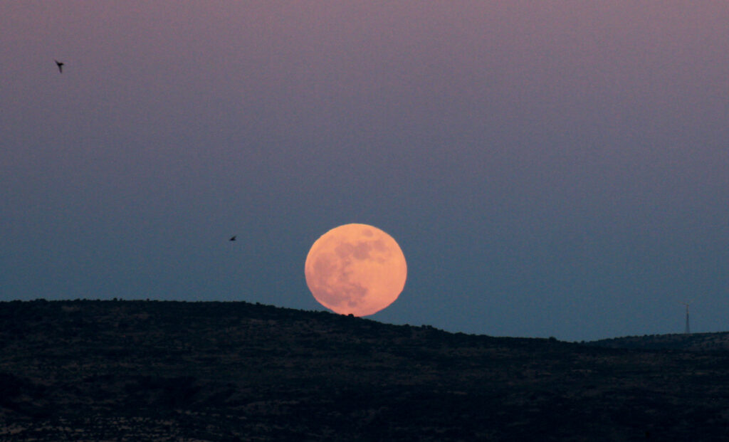 Una Luna Piena in bilico…