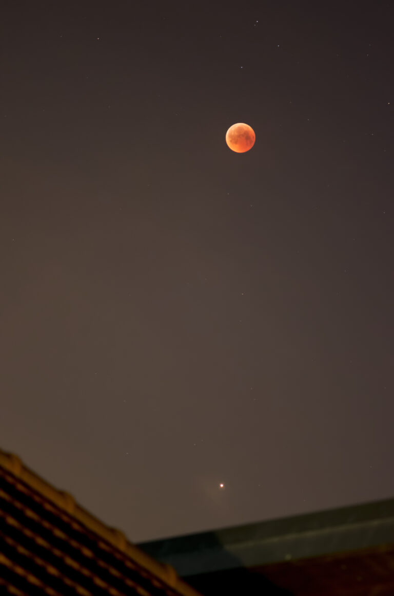 Congiunzione Luna-Marte durante l’eclisse