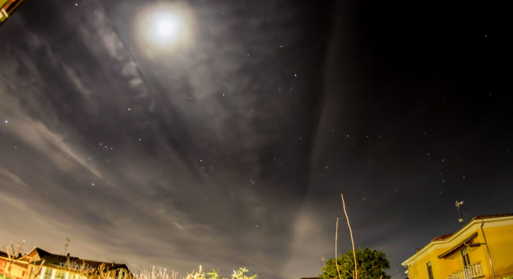 Le costellazioni invernali al tramonto in prima serata con l’arrivo della Primavera