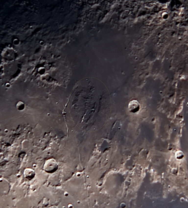LE CRATÈRE VOLCANIQUE HYGNUS ET L’ACCUMULATION DE CENDRES VOLCANIQUES