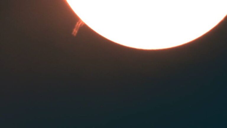 gigantesca protuberanza solare