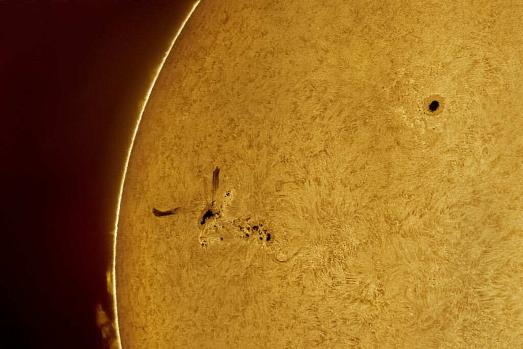 Grande brillamento regione macchia solare 4048