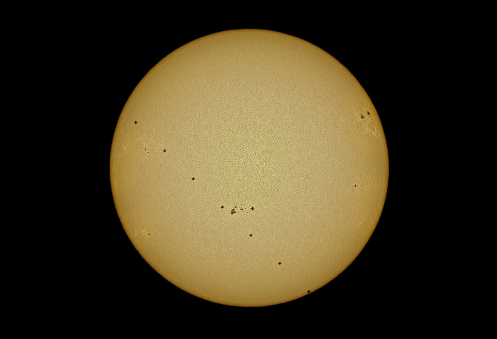 Iss passaggio davanti al Sole