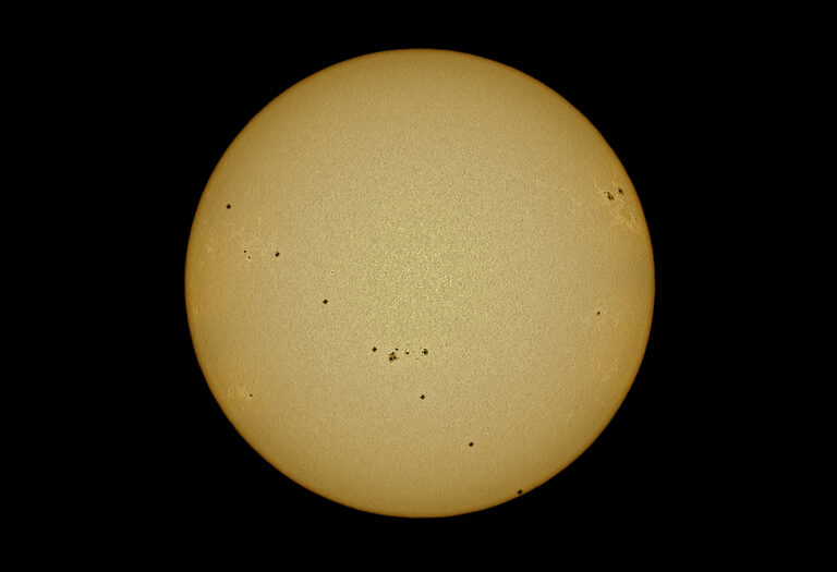 Iss passaggio davanti al Sole