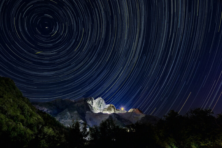 Startrails dalle cave di marmo di Colonnata