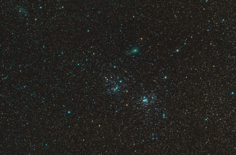 La cometa C2017 T2 Panstarrs nel Doppio Ammasso del Perseo