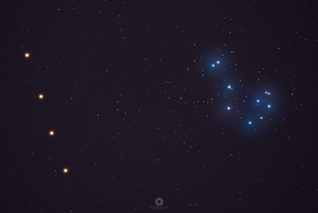 Marte passeggia accanto alle Pleiadi