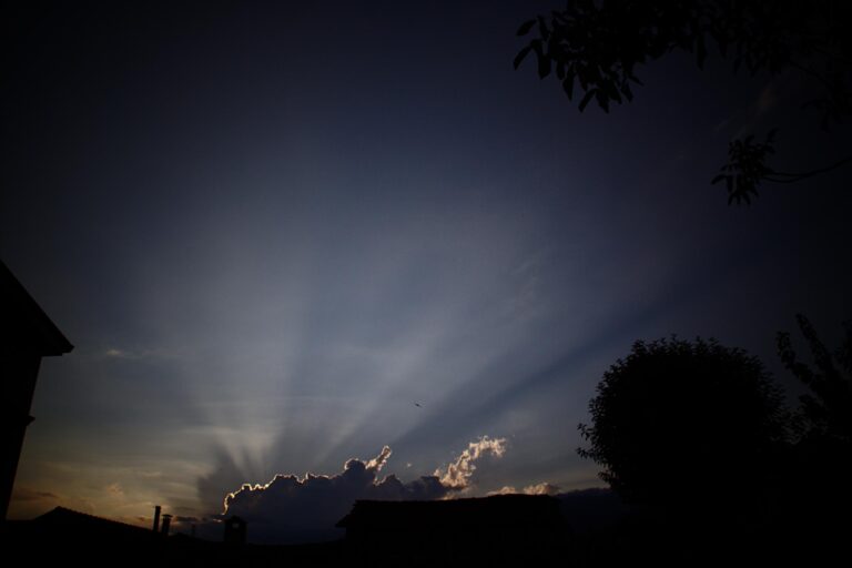 Raggi di luce al tramonto