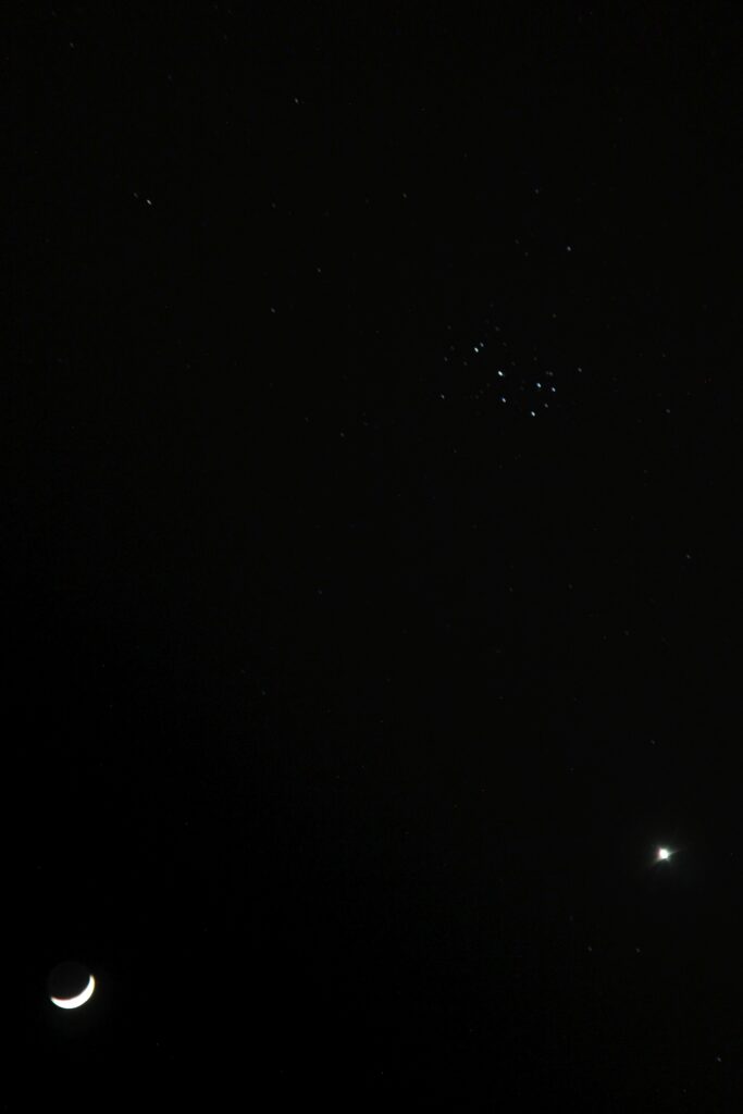 Congiunzione Luna, Venere, Pleiadi.