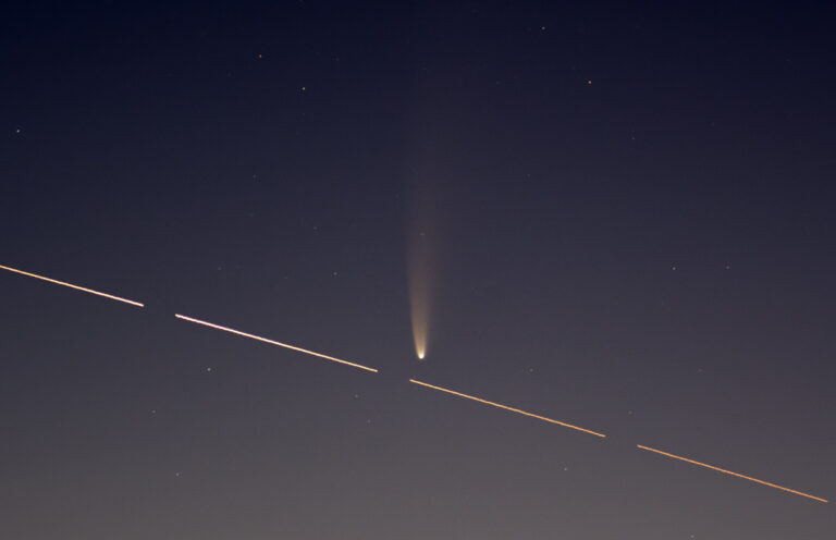 La ISS e la cometa
