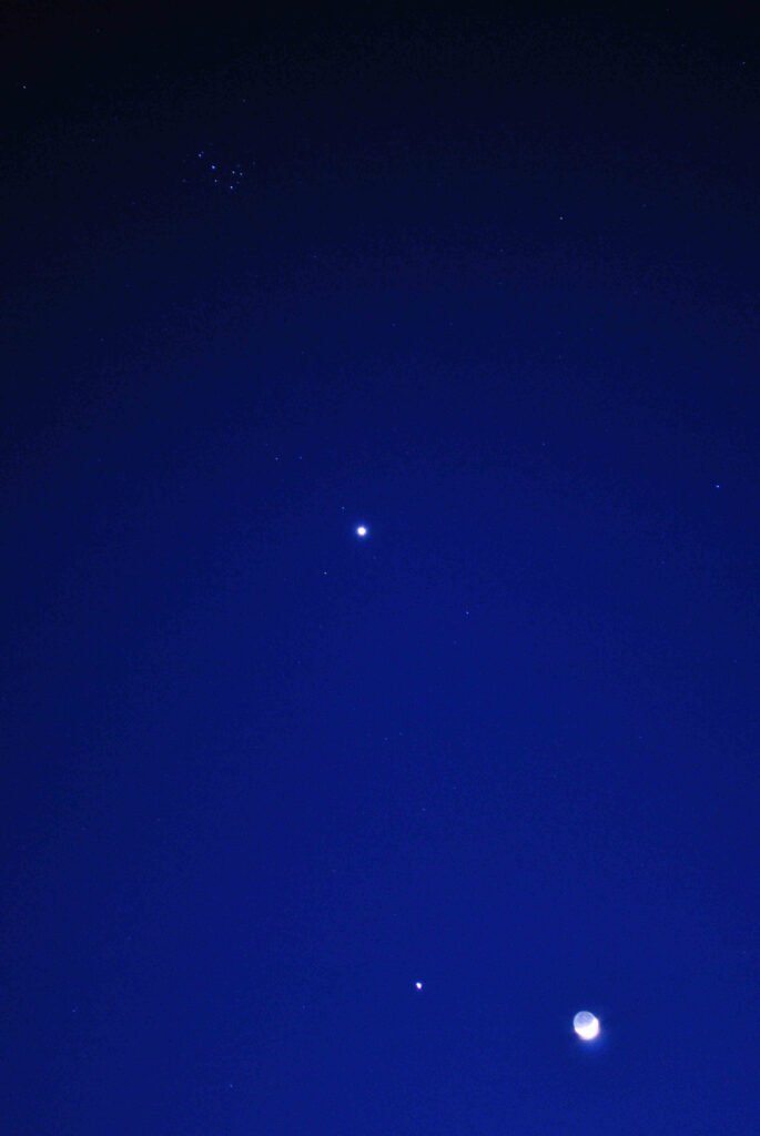 Congiunzione tra Luna, Venere, Giove e le Pleiadi