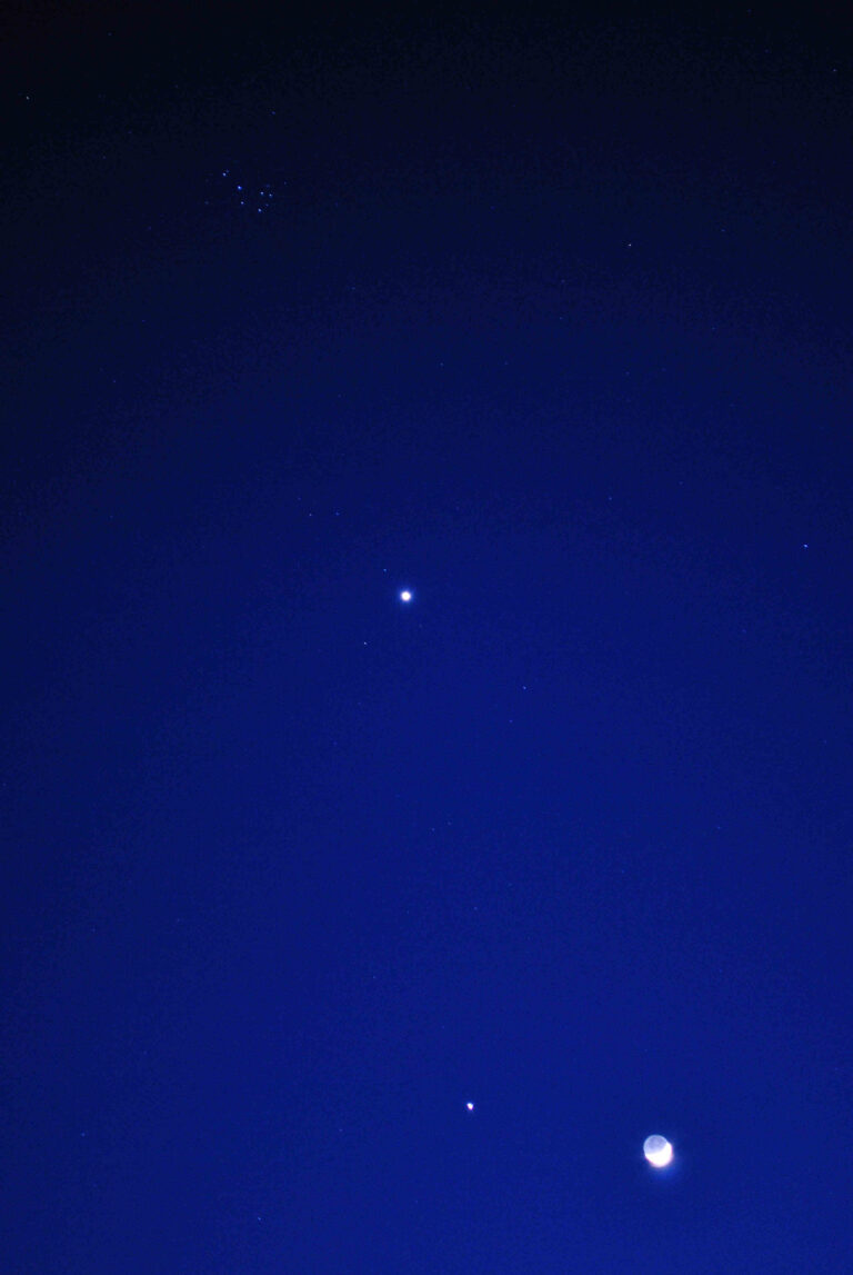 Congiunzione tra Luna, Venere, Giove e le Pleiadi