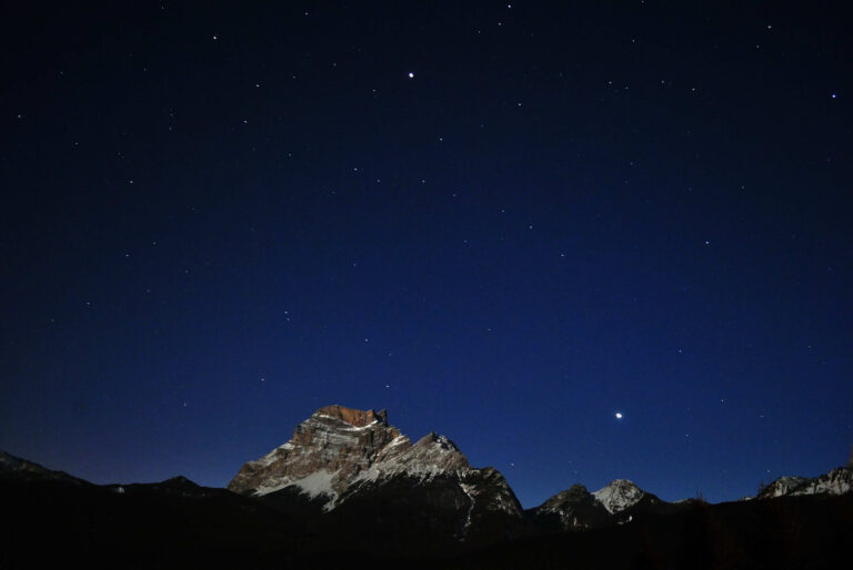 Venere e Giove si incontrano al cospetto delle Dolomiti