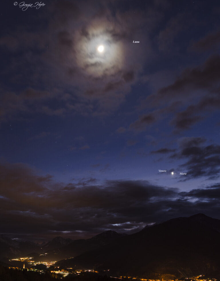 Congiunzione stretta tra Venere Marte con Luna al seguito
