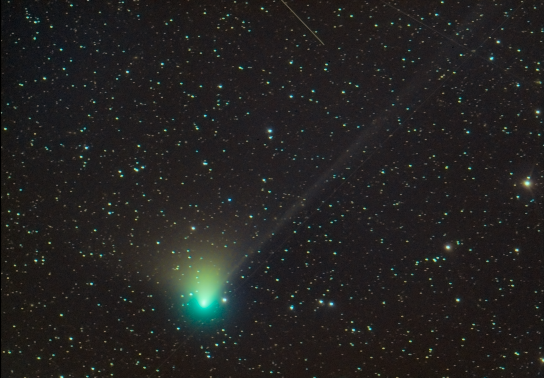 Meteore , comete et asteroidi Cometa-c2022-e3-stf-04-01-2022-canarythree-slooh