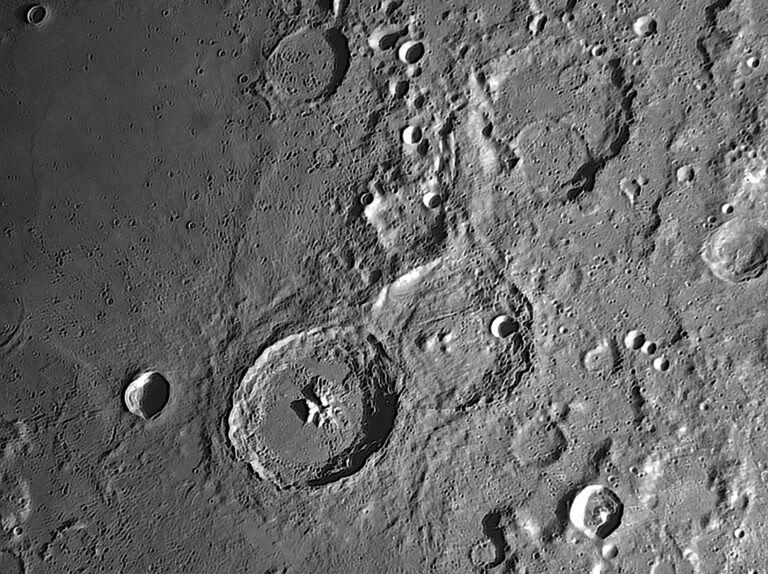 Crateri Theophius, Cyrillus, Catharina