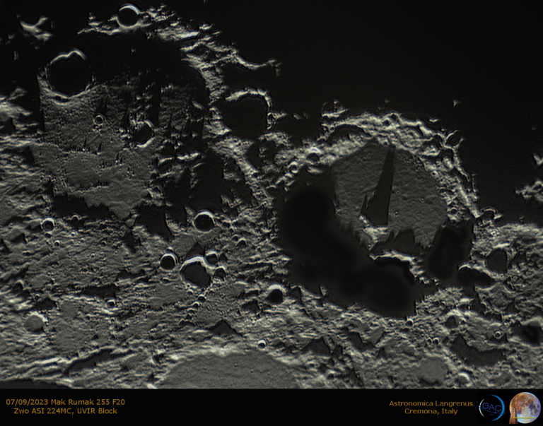 Il Sole tramonta sui crateri Albategnius e Hipparchus