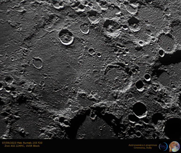 L’immenso cratere Deslandres al tramonto