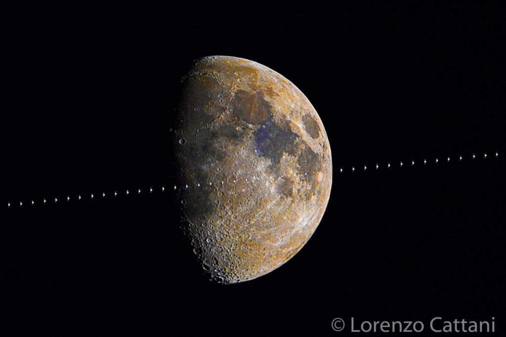 Parma, transito della Stazione Spaziale Internazionale (ISS) davanti alla Luna (in versione Mineral Moon).