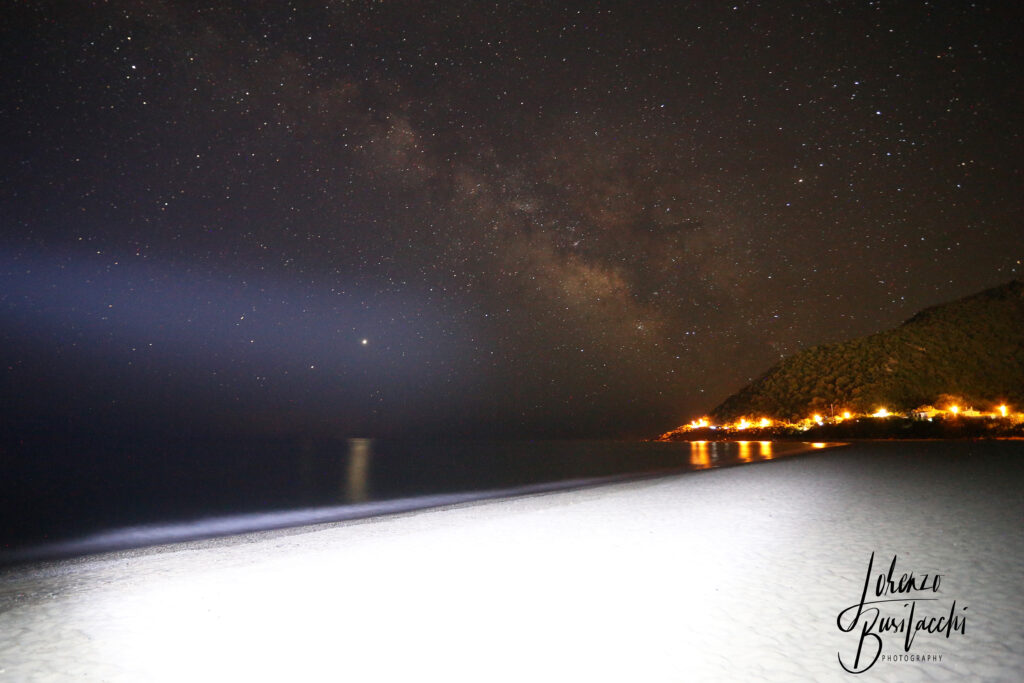 Via Lattea e sabbia effetto neve