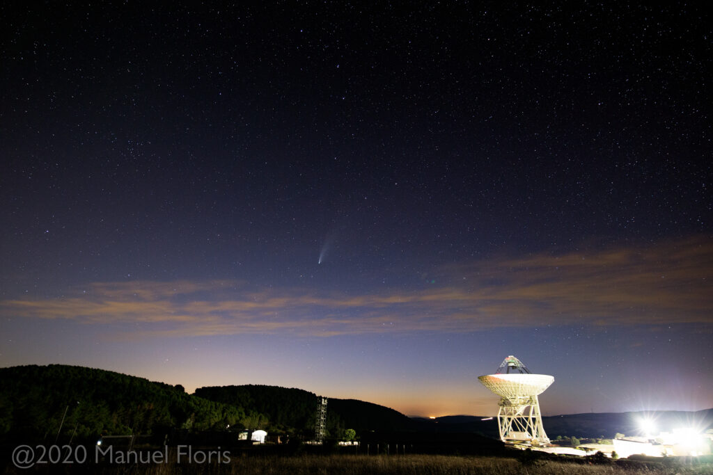 La cometa Neowise incontra il Sardinia Radio Telescope