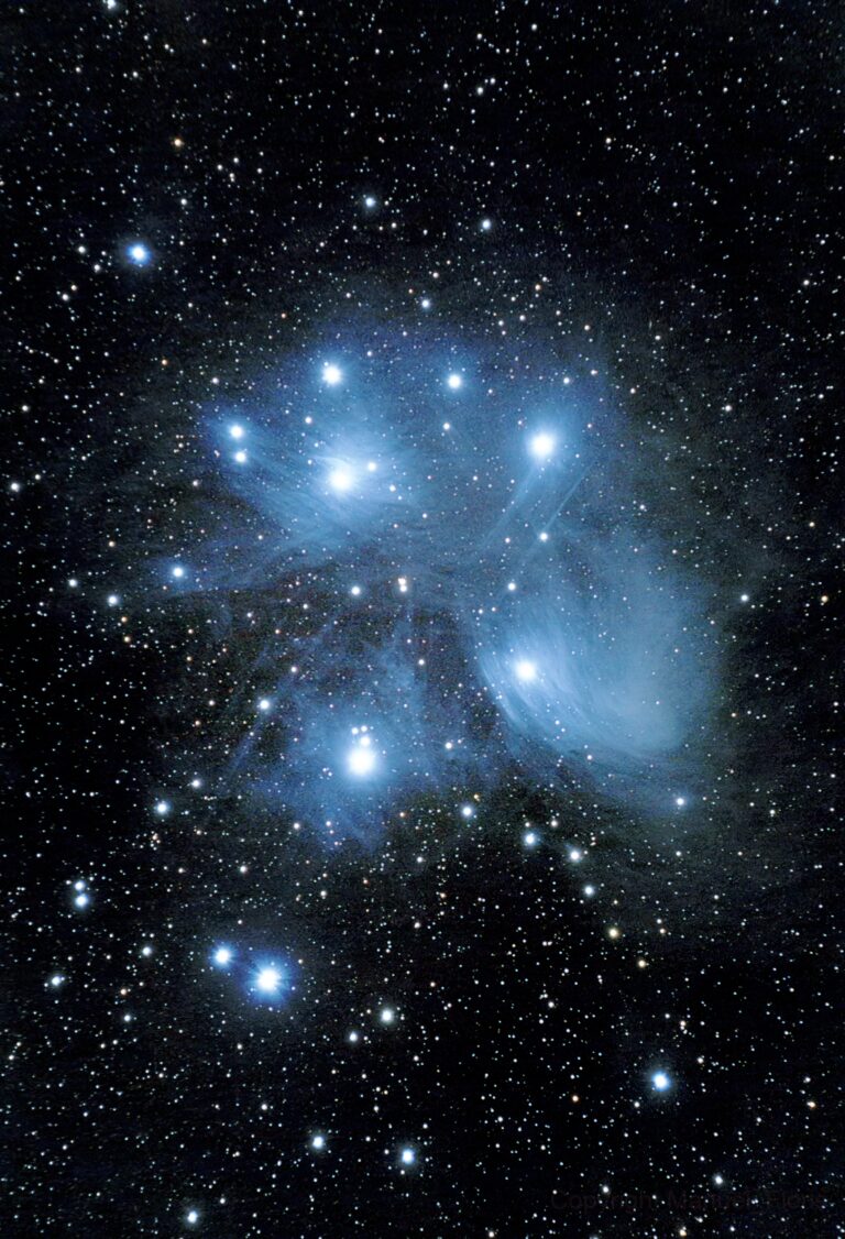 Le Pleiadi immerse nella nebulosità