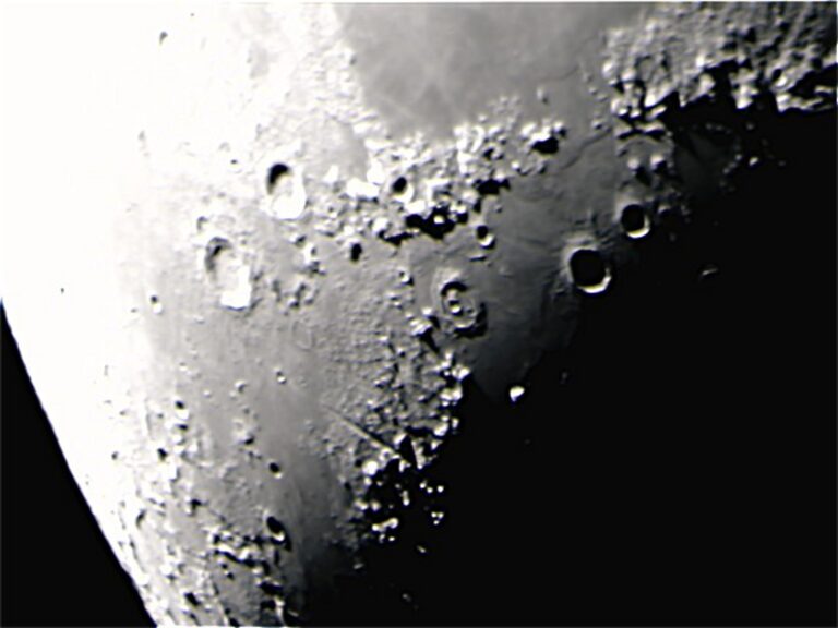 Luna crateri in penombra