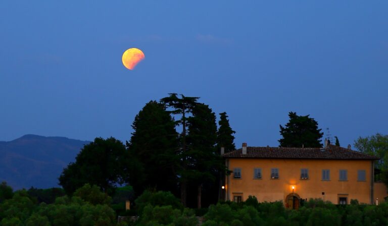 Eclisse di Luna nel Chianti