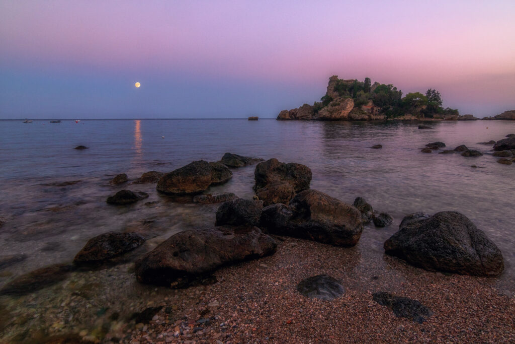 Alba lunare su Taormina