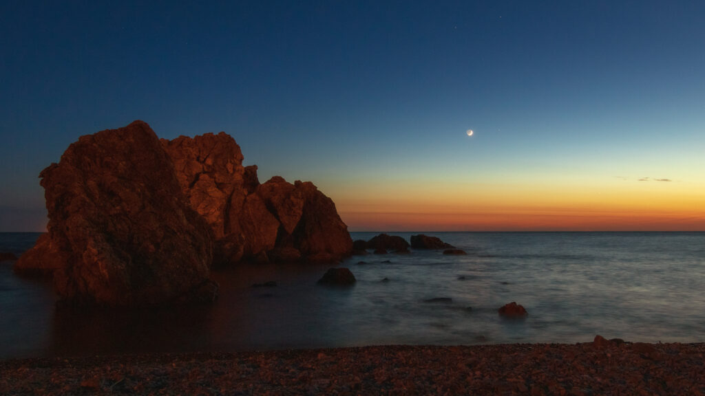 Congiunzione Luna, Marte e Mercurio del 5 giugno 2019, dalla spiaggetta di Antignano.