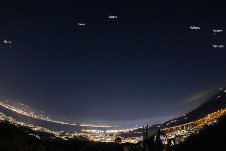 Parata di pianeti sopra lo Stretto di Messina.