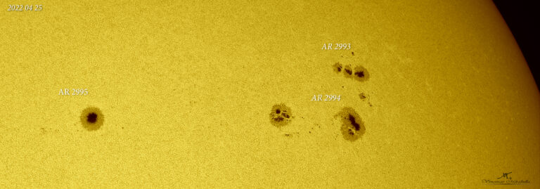 Macchie solari. Gruppi AR 2993 – AR 2994 – AR 2995