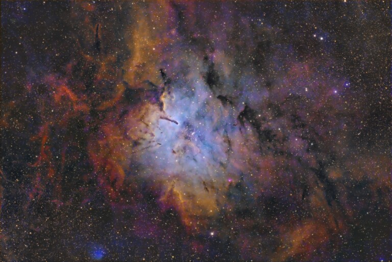 Cloud sculpting star cluster