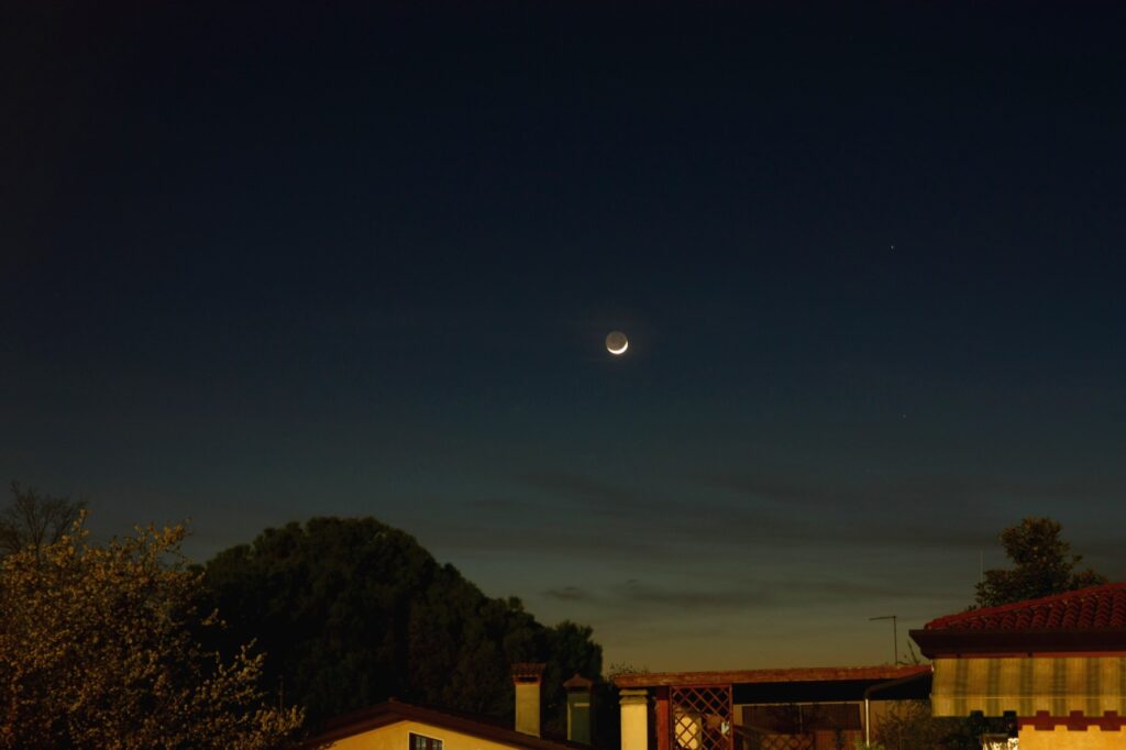 LUNA ;Falce e luce cinerea