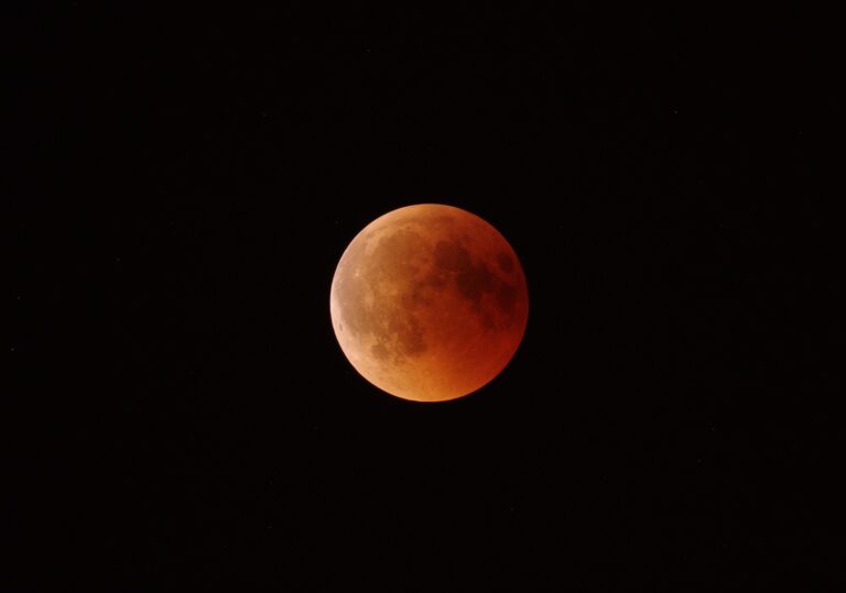 Eclissi totale di Luna del 27 Luglio 2018