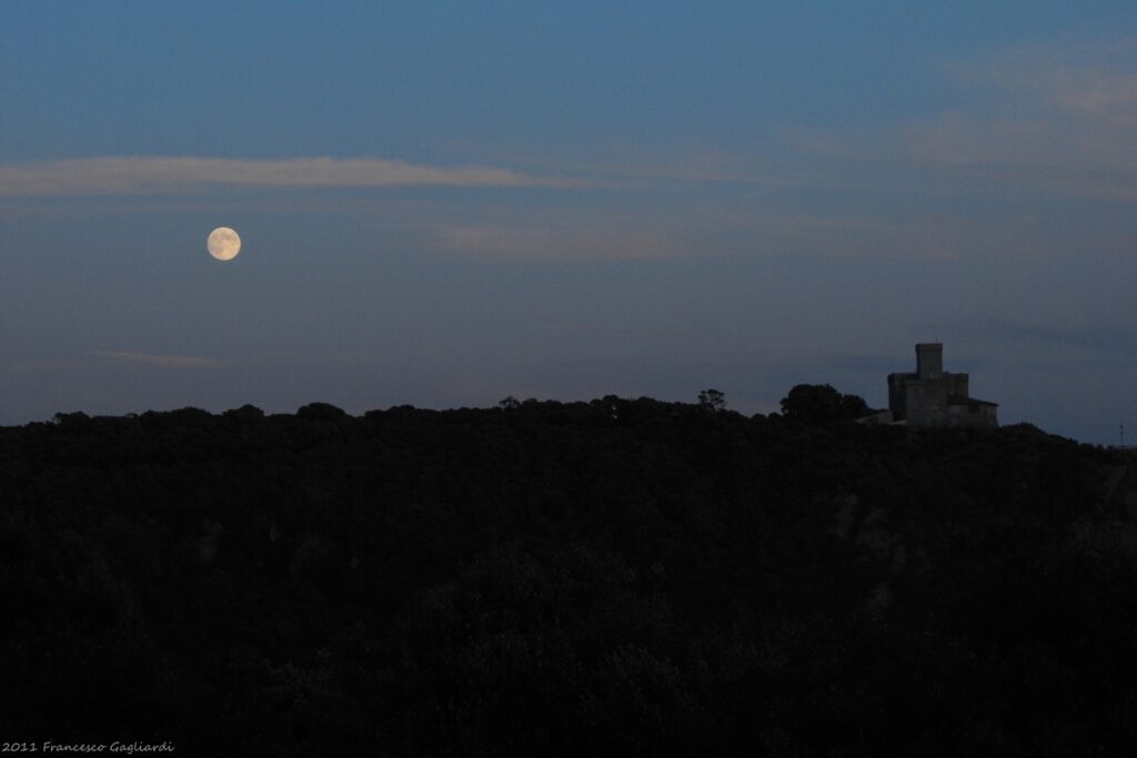 Plenilunio su Castel Sonnino