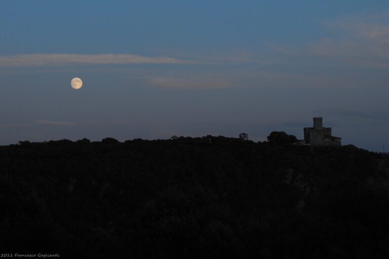 Plenilunio su Castel Sonnino