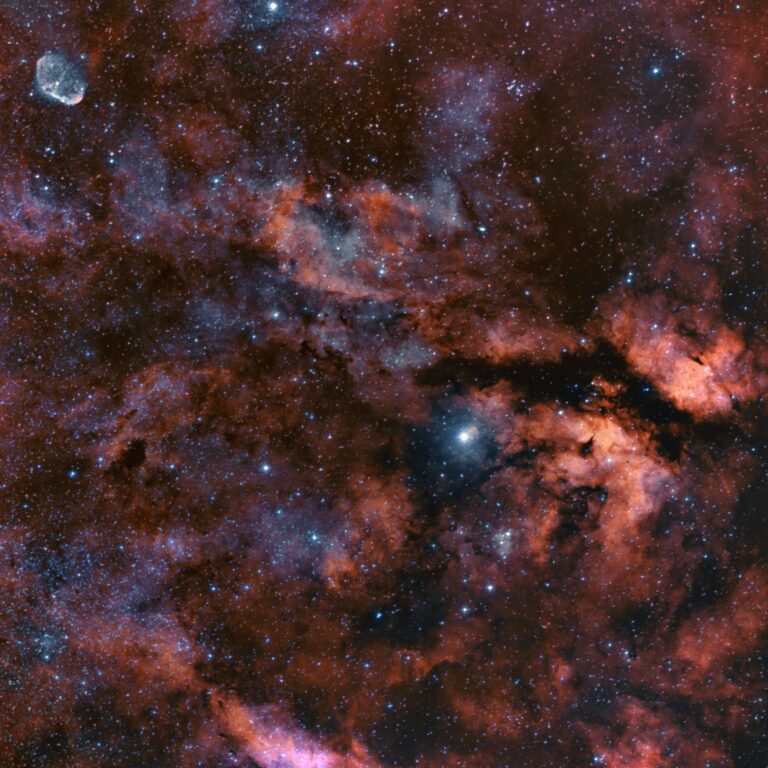 GAMMA CYGNI+ CRESCENT WIDE FIELD