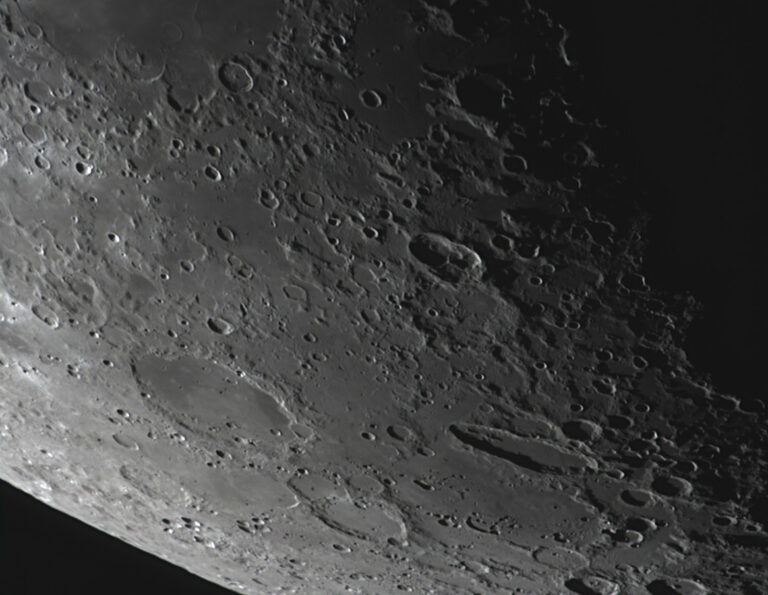Regione sud della Luna con il cratere Schiller