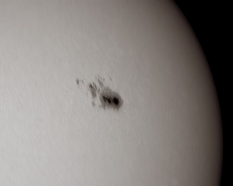 La macchia solare 4079