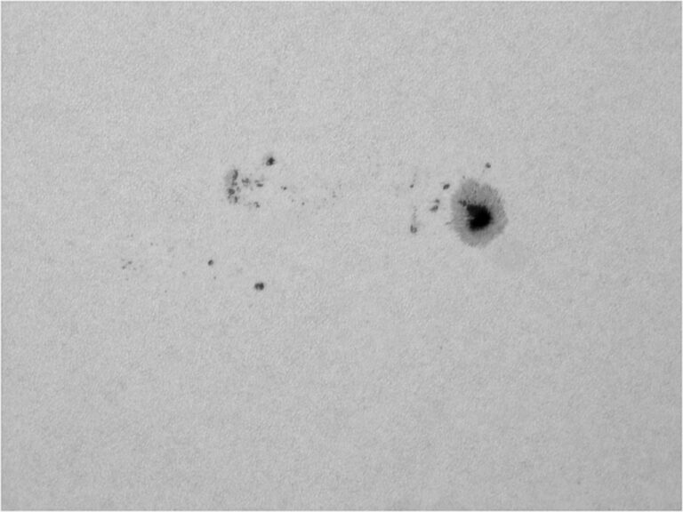 Gruppo Macchie solari 1330 e 1333