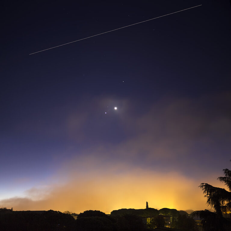 Congiunzione tra Marte, Venere, Luna, Giove ed ISS nella Nebbia