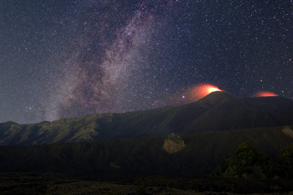 tramonto della Via Lattea sull’Etna