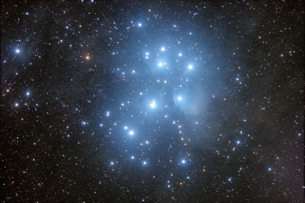 M45 e le polveri circostanti